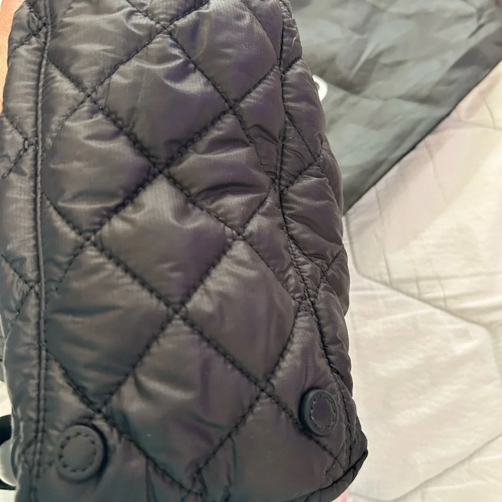 Elegant Black Quilted Shoulder Bag - Picture 5 of 8